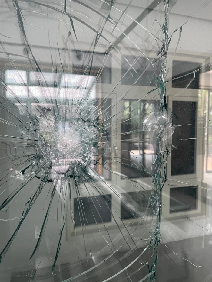 广州特种玻璃加工基地我们在选择防砸玻璃时要注意哪些参数指标？