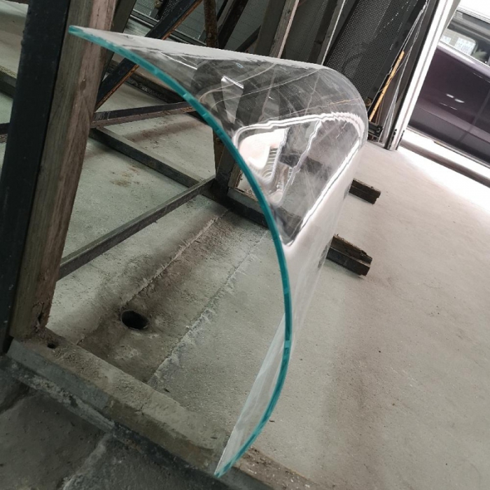 佛山钢化热弯玻璃定制厂家，弯钢玻璃安全吗？热弯抗冲击和承重能力如何？
