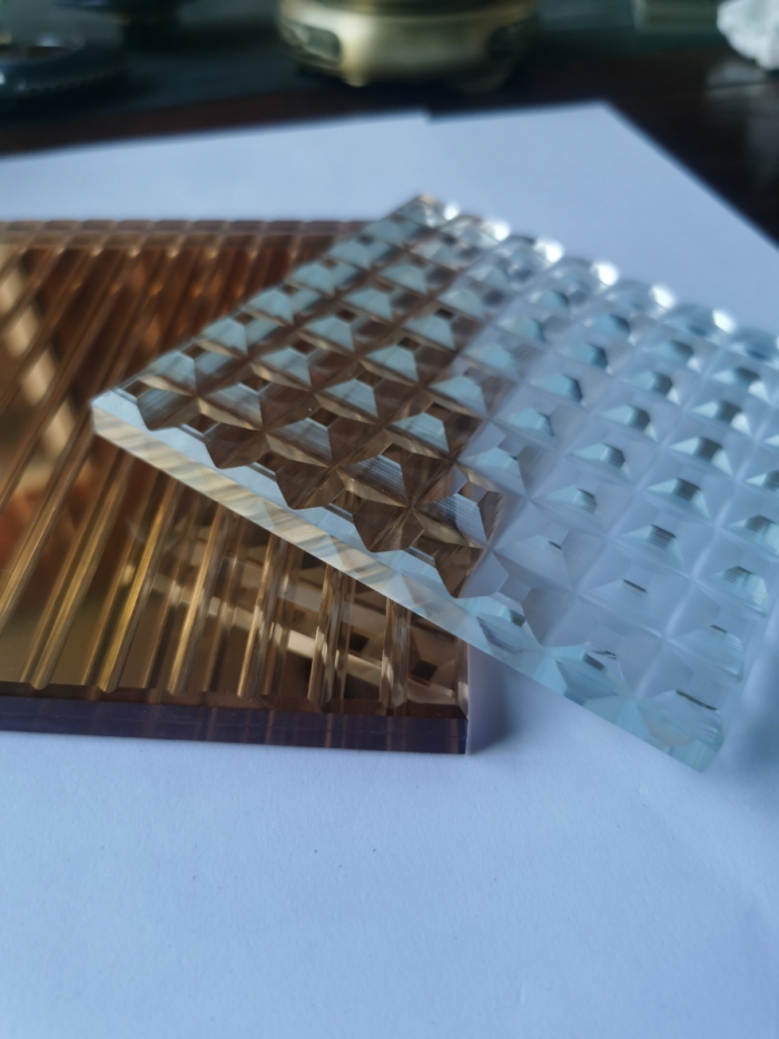车刻玻璃雕花设计如何兼顾精致工艺与安全性，广州工艺车刻玻璃定制工厂